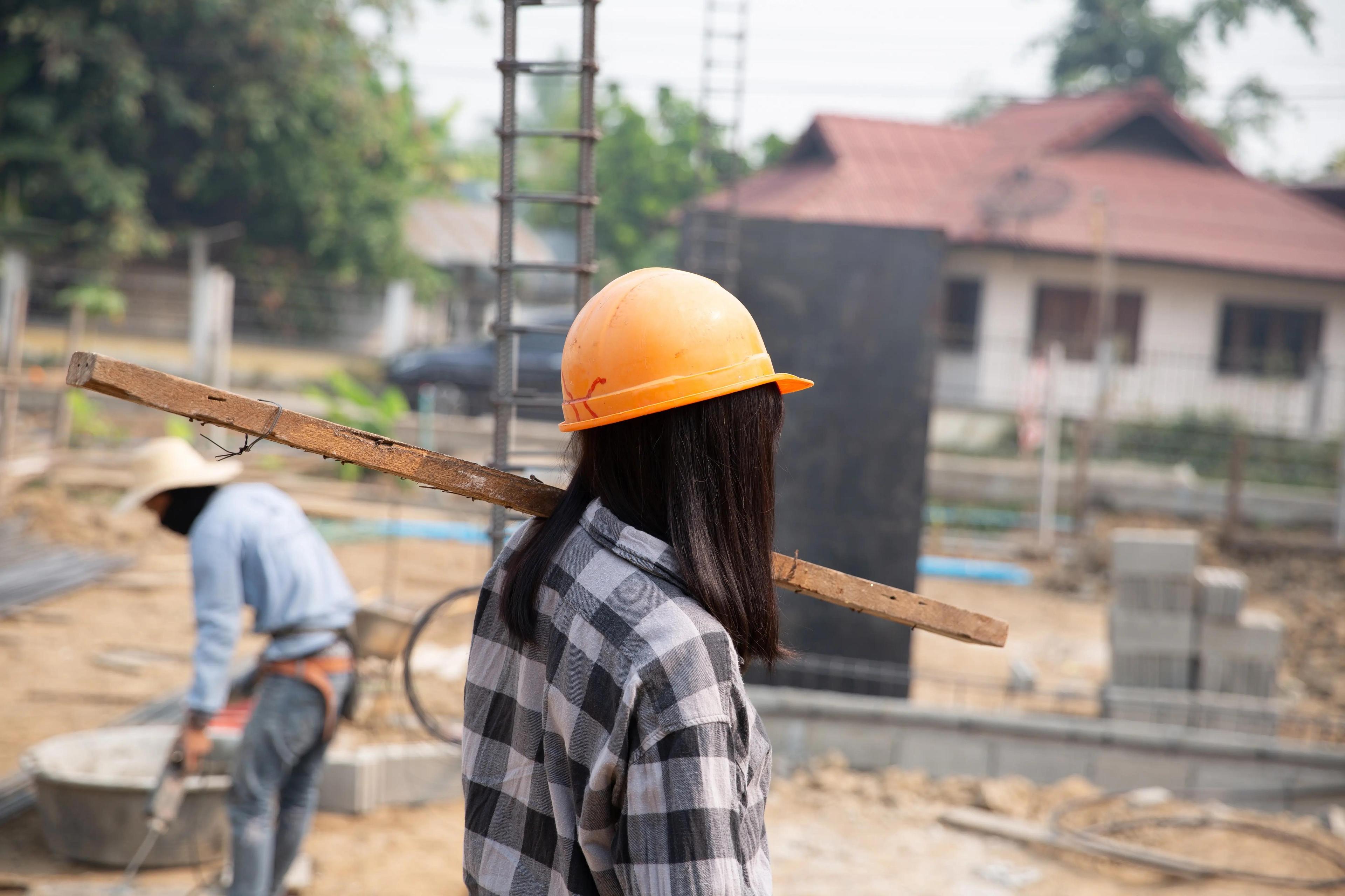 construction-workers-building-new-houses